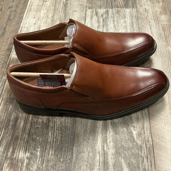 Clarks Men\'s Tan Leather Slip-On Loafers Size 11.5 main image 9